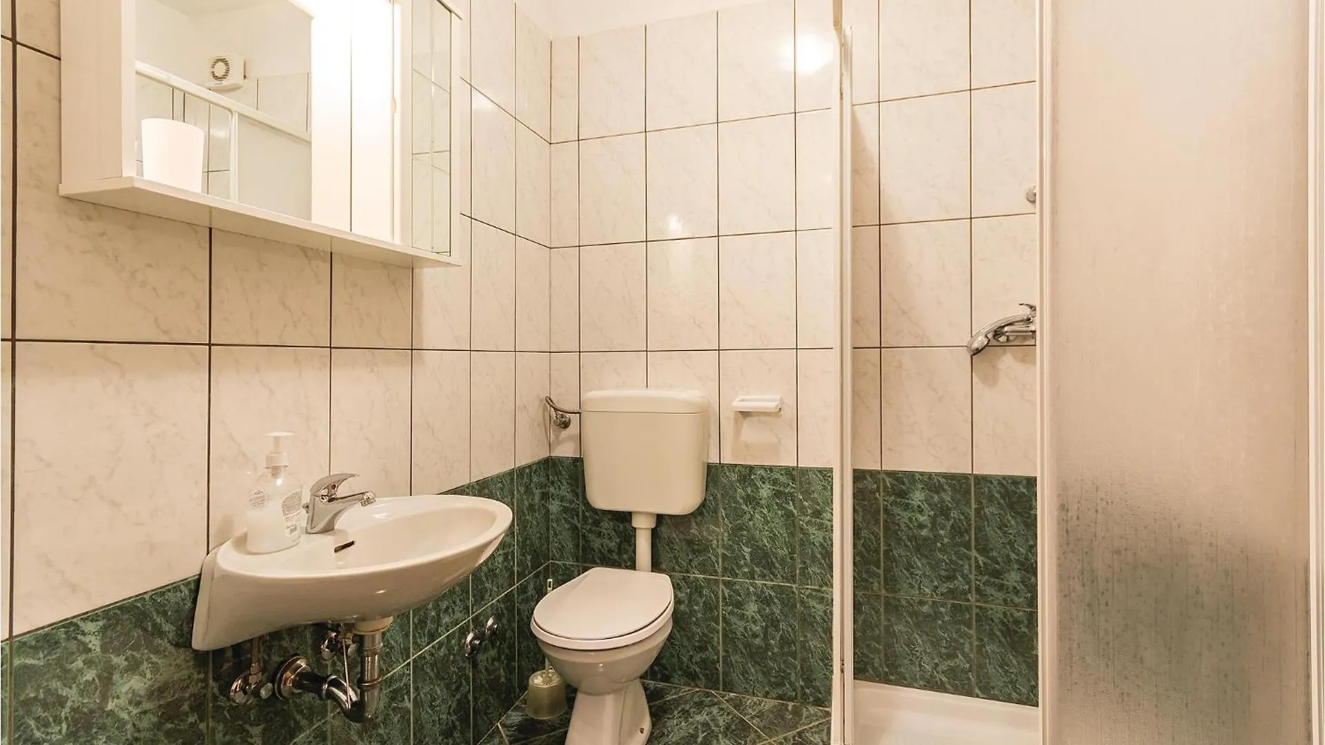 2 Bedroom Lovely Apartment In Pula