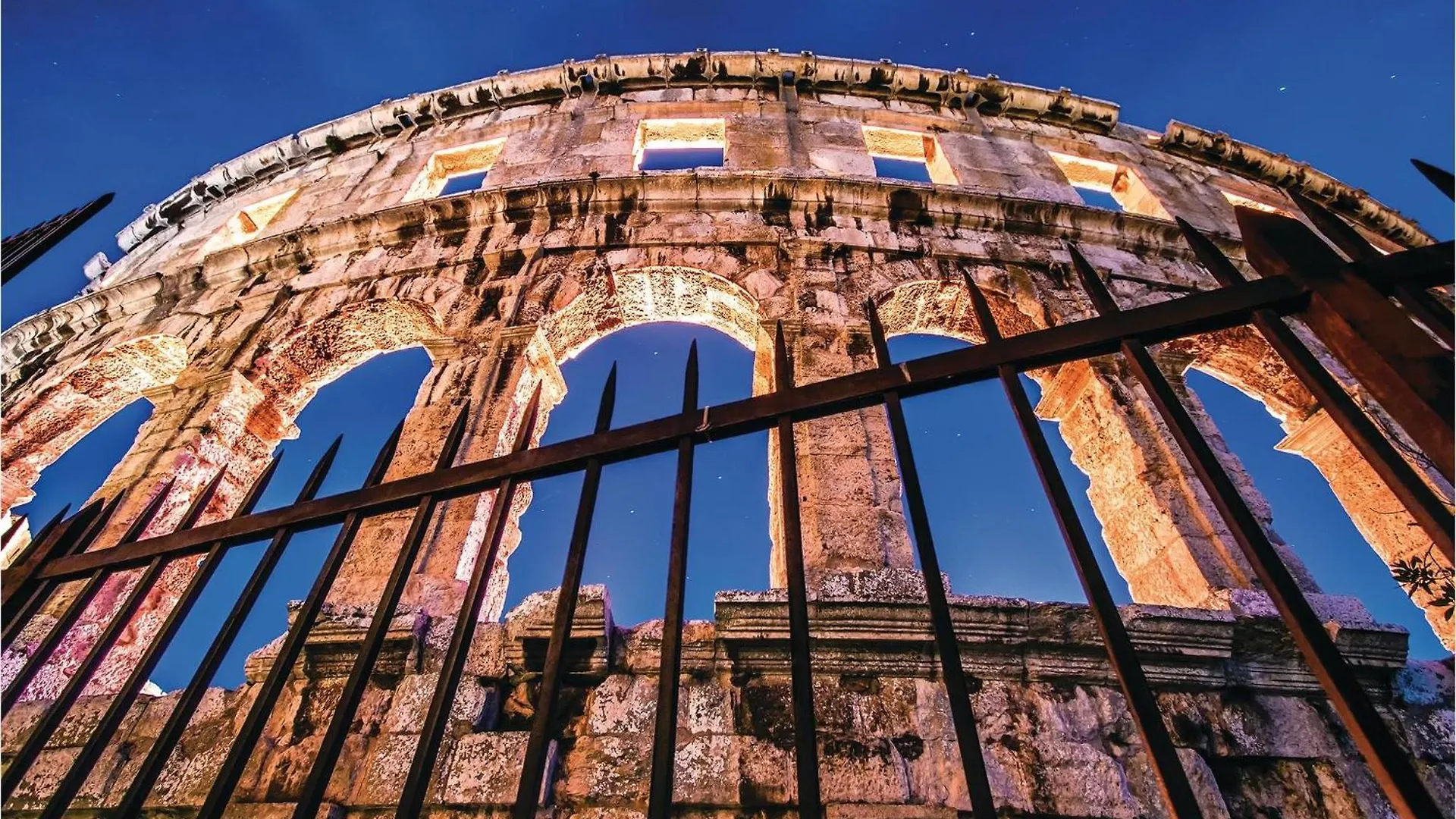 2 Bedroom Lovely Apartment In Pula 0*,