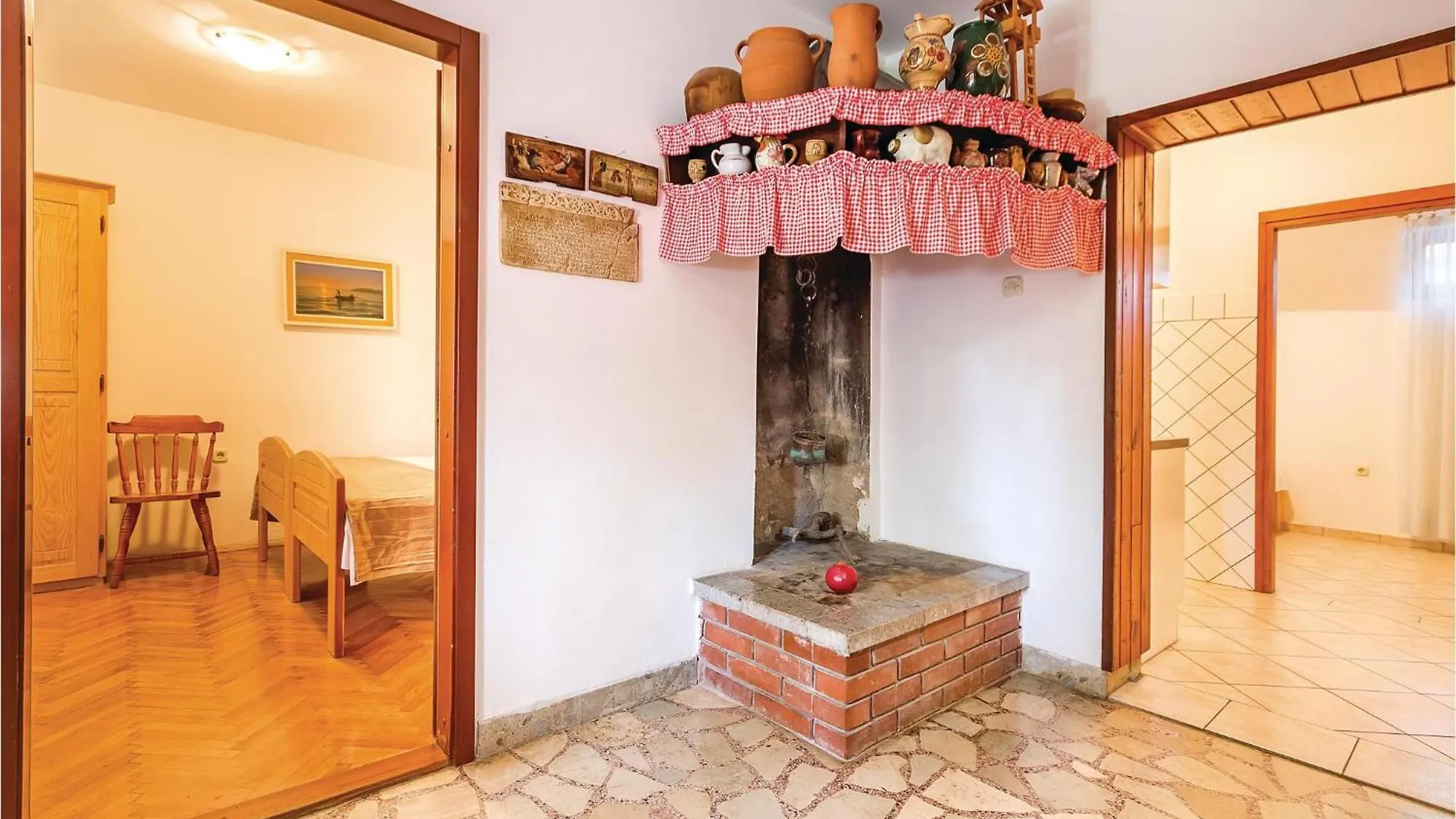 2 Bedroom Lovely Apartment In Pula