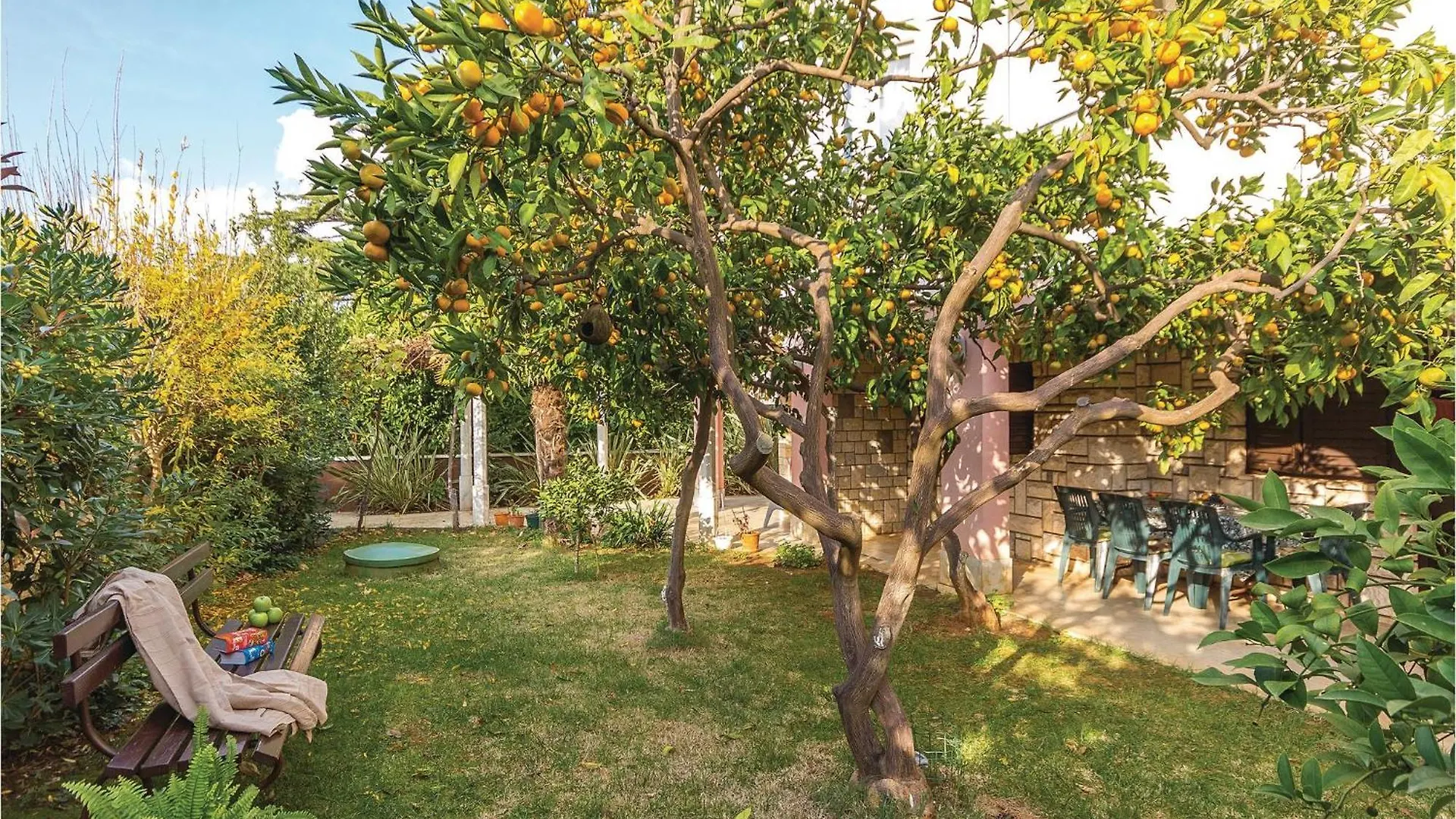 2 Bedroom Lovely Apartment In Pula 0*,